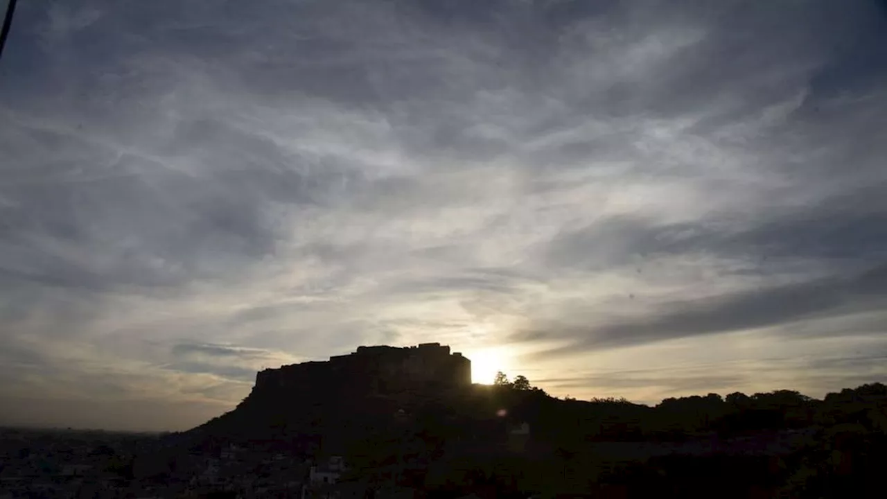 Rajasthan Weather: बारिश के लिए मानसून की ट्रफ लाइन के नीचे आने का इंतजार