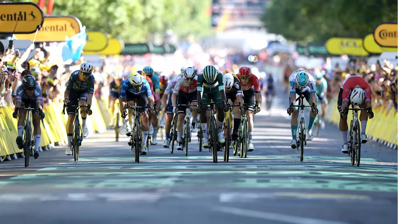 Tour de France : Dylan Groenewegen devance Jasper Philipsen de justesse sur la 6e étape