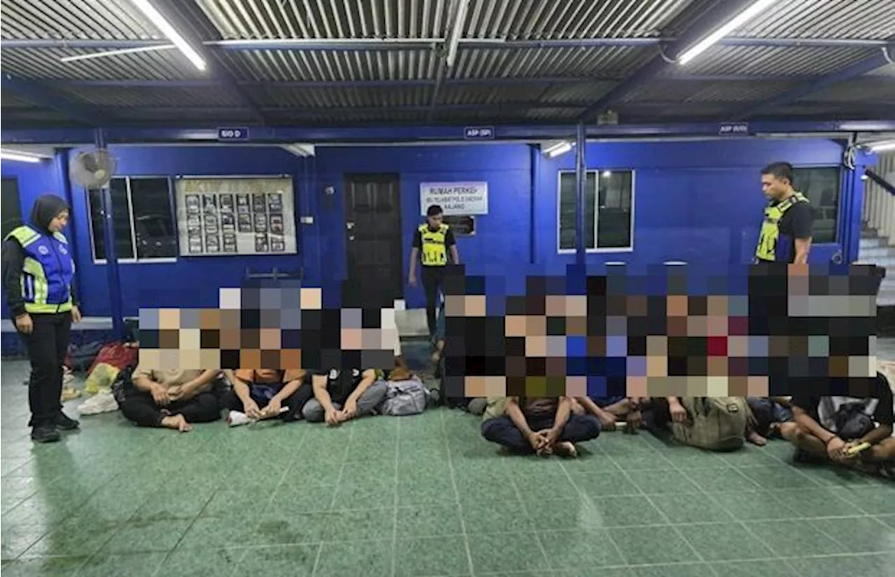 Cops bust migrant smuggling ring in Hulu Langat, 34 foreigners detained