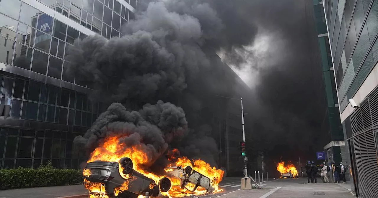 Brott och otrygghet driver fransmän högerut