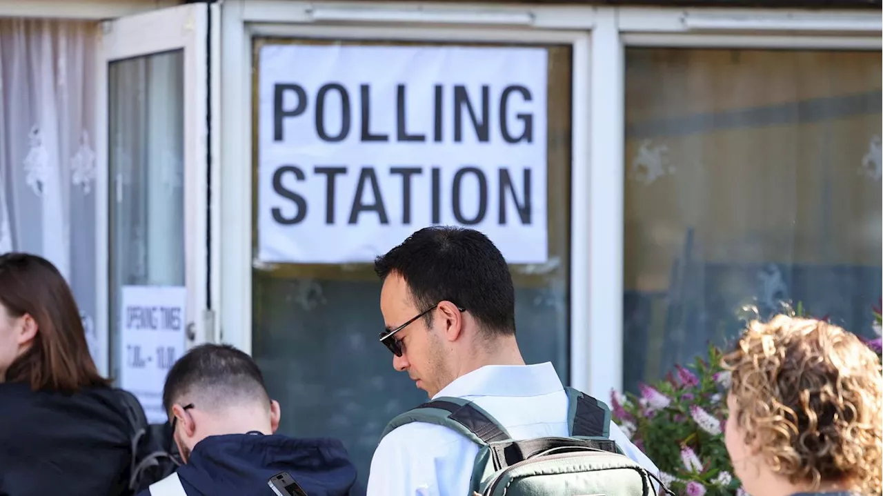 Wahlen in Großbritannien laufen: Labour steuert auf größte Mehrheit im Unterhaus seit 190 Jahren zu