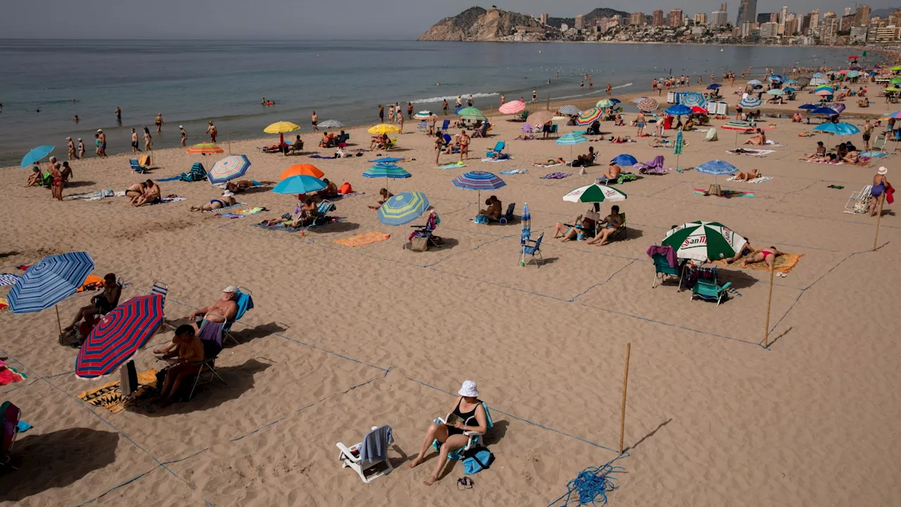 Benidorm police warn holidaymakers not to cross ‘thin blue line’ on local beaches...