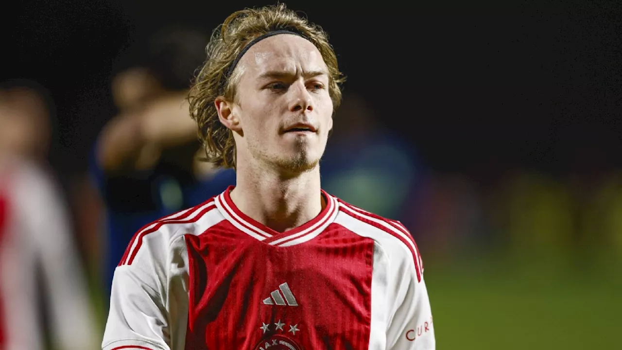 Ajax deelt nieuw contract uit aan talent Rico Speksnijder: ‘Brok in de keel, traantje bij moeder’