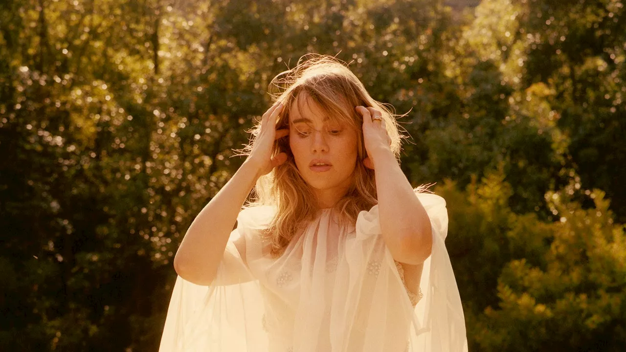 Behind The New Boho Mood In Suki Waterhouse’s Vogue Cover Story