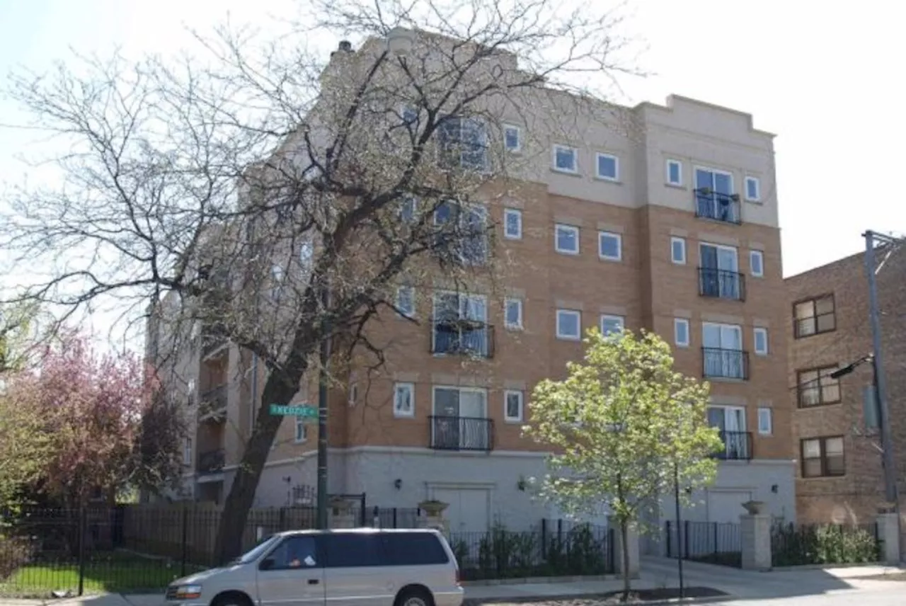 Longtime Chicago broadcaster Jeanne Sparrow sells Logan Square condo for $483,600