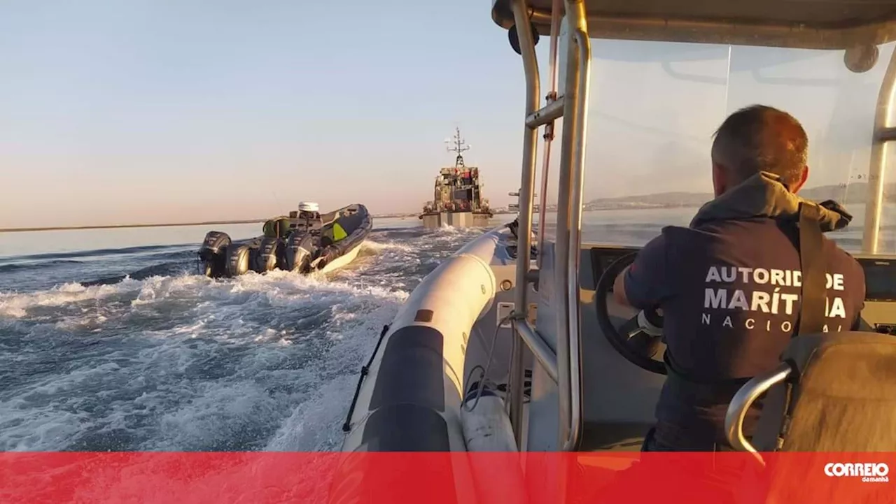 Mergulhadores avaliam condições de resgate do barco naufragado em São Pedro de Moel