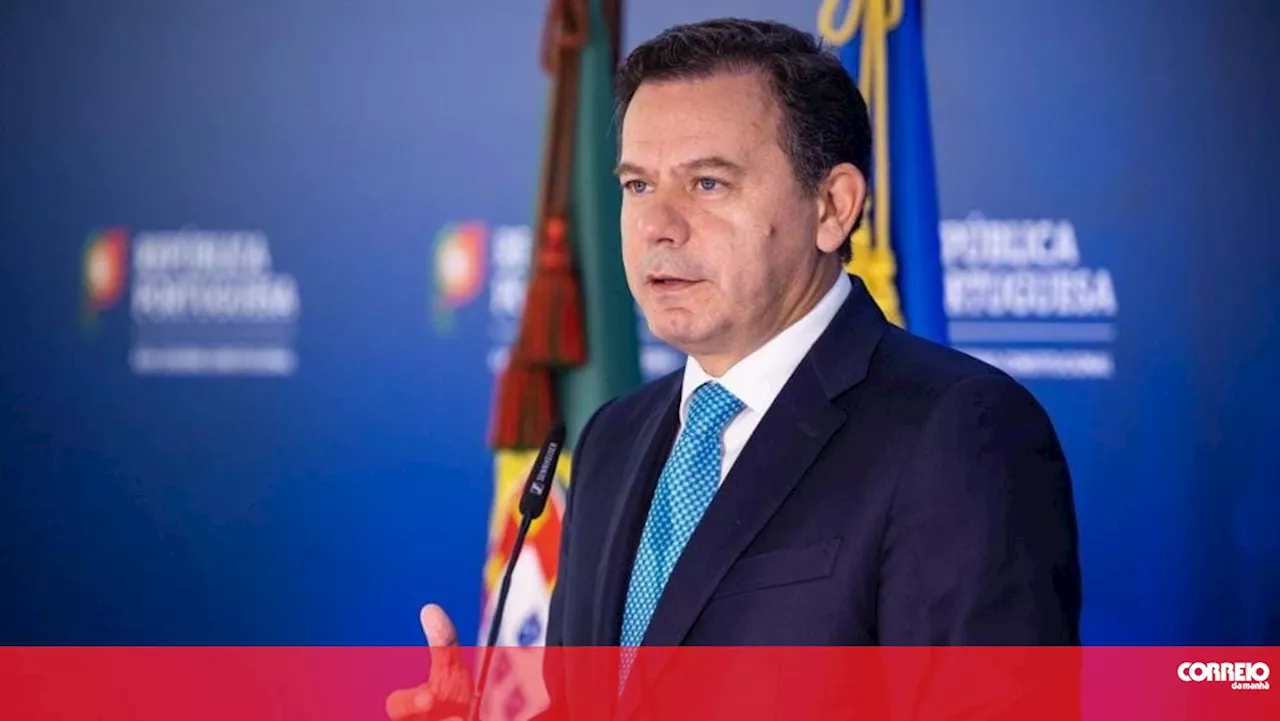 Montenegro felicita Keir Starmer e assegura compromisso de Portugal para 'fortalecer laços' com o Reino Unido