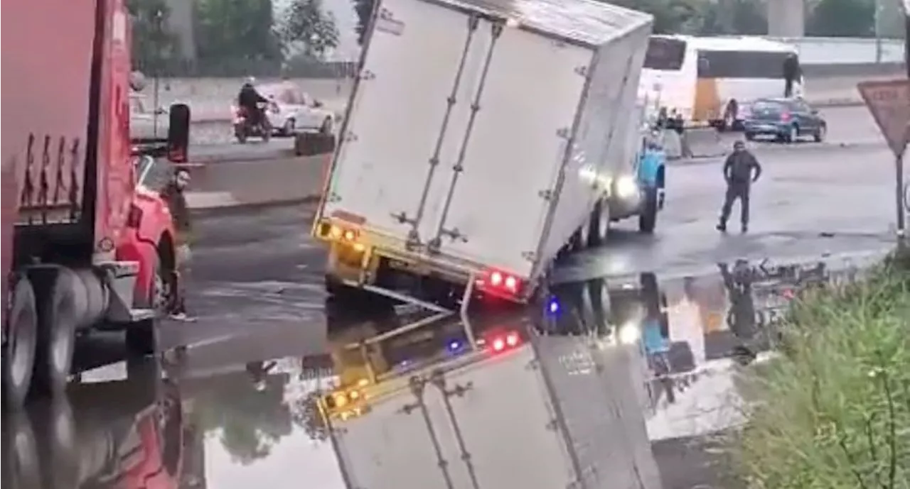 Mega bache en carretera México-Querétaro afecta a decenas de vehículos