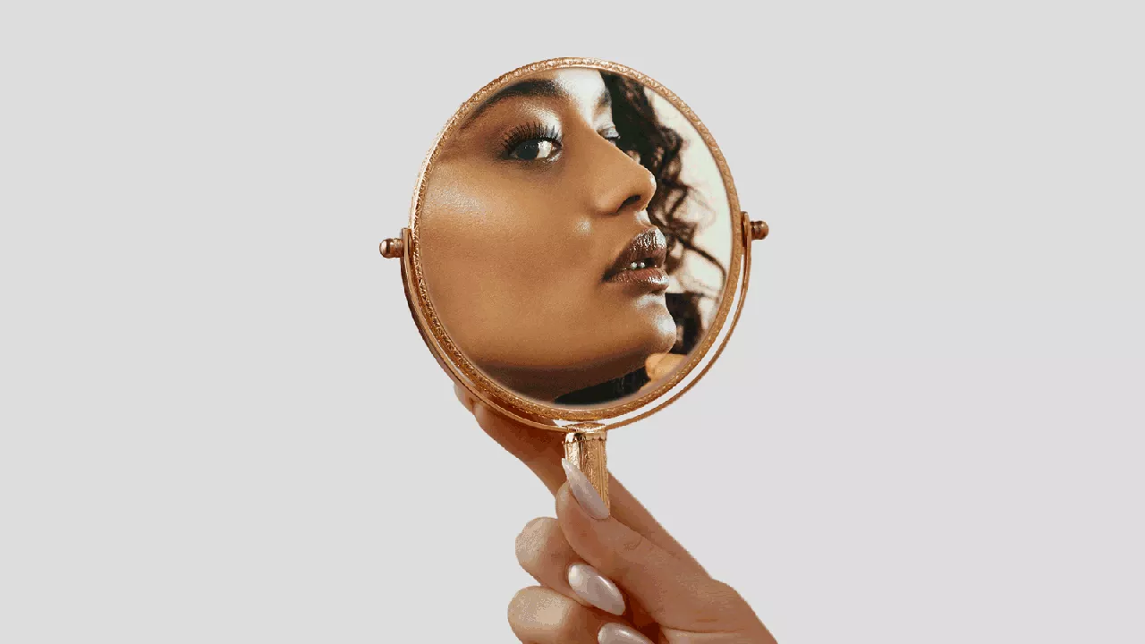 Are Eyelash Extensions Officially Out?