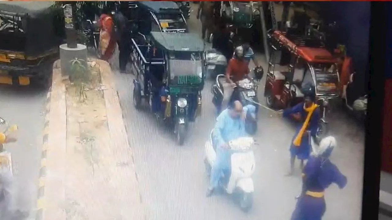 Punjab News: शिवसेना नेता पर जानलेवा हमला, निहंगों ने बीच सड़क पर तलवार से किया वार; CCTV में कैद हुई घटना