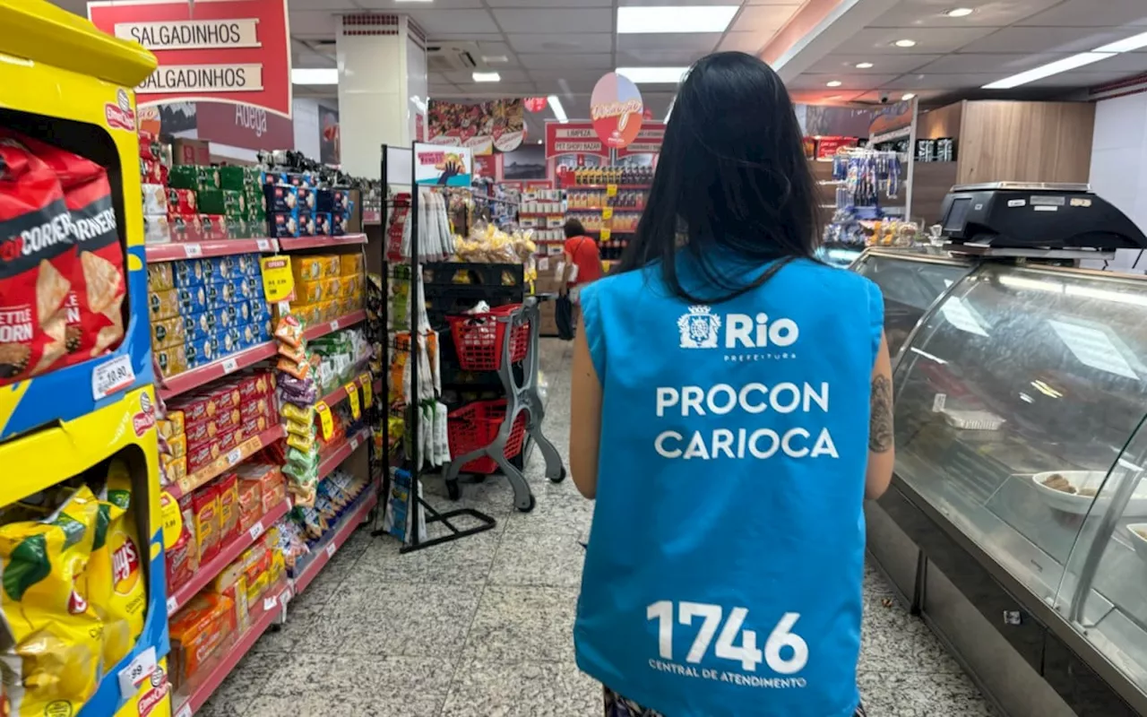 Mais de 100 quilos de produtos impróprios são descartados em ação do Procon Carioca