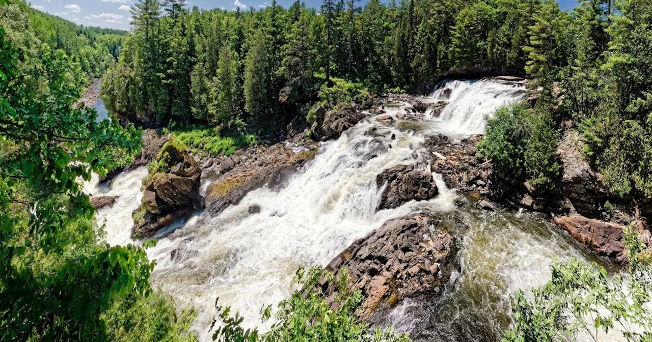 Direction l'Outaouais, une région préservée du Québec, qui incarne la simplicité heureuse