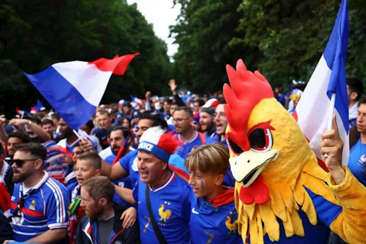 Environ 1 500 supporters dans le cortège bleu avant Portugal-France à l'Euro