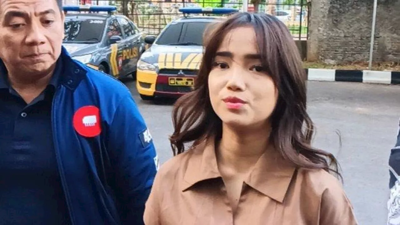 Mantan Manajer Selebgram Fuji Gelapkan Uang Rp1,3 Miliar