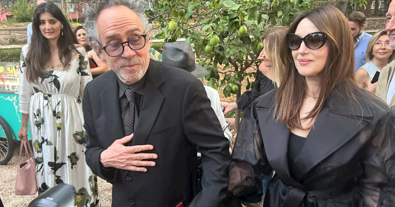 L’apparition gothique de Monica Bellucci et Tim Burton lors d’une soirée à Rome