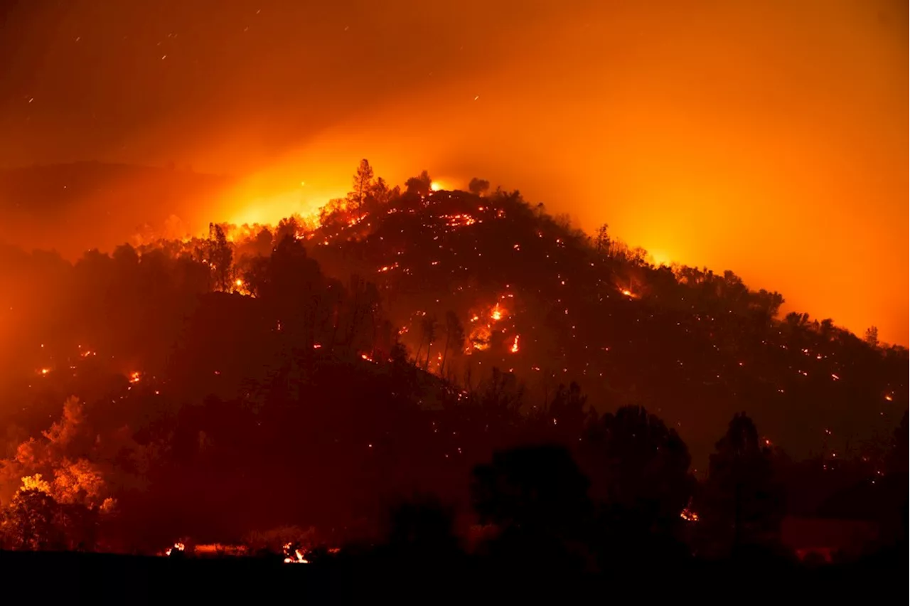 Wildfire closes highway to Yosemite National Park, rages near historic downtown Mariposa