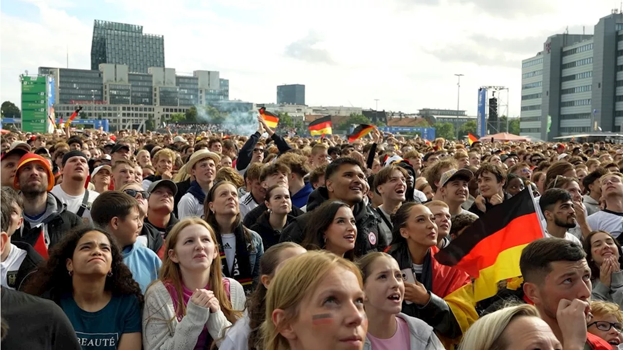 Fanfest in Hamburg: Zehntausende verfolgen EM-Krimi gegen Spanien