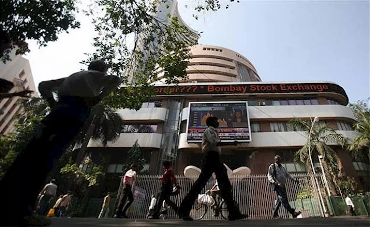 Stock Market Today: रिकॉर्ड ऊंचाई पर पहुंचने के बाद सेंसेक्स 400 अंक लुढ़का, निफ्टी 24,200 से नीचे फिसला