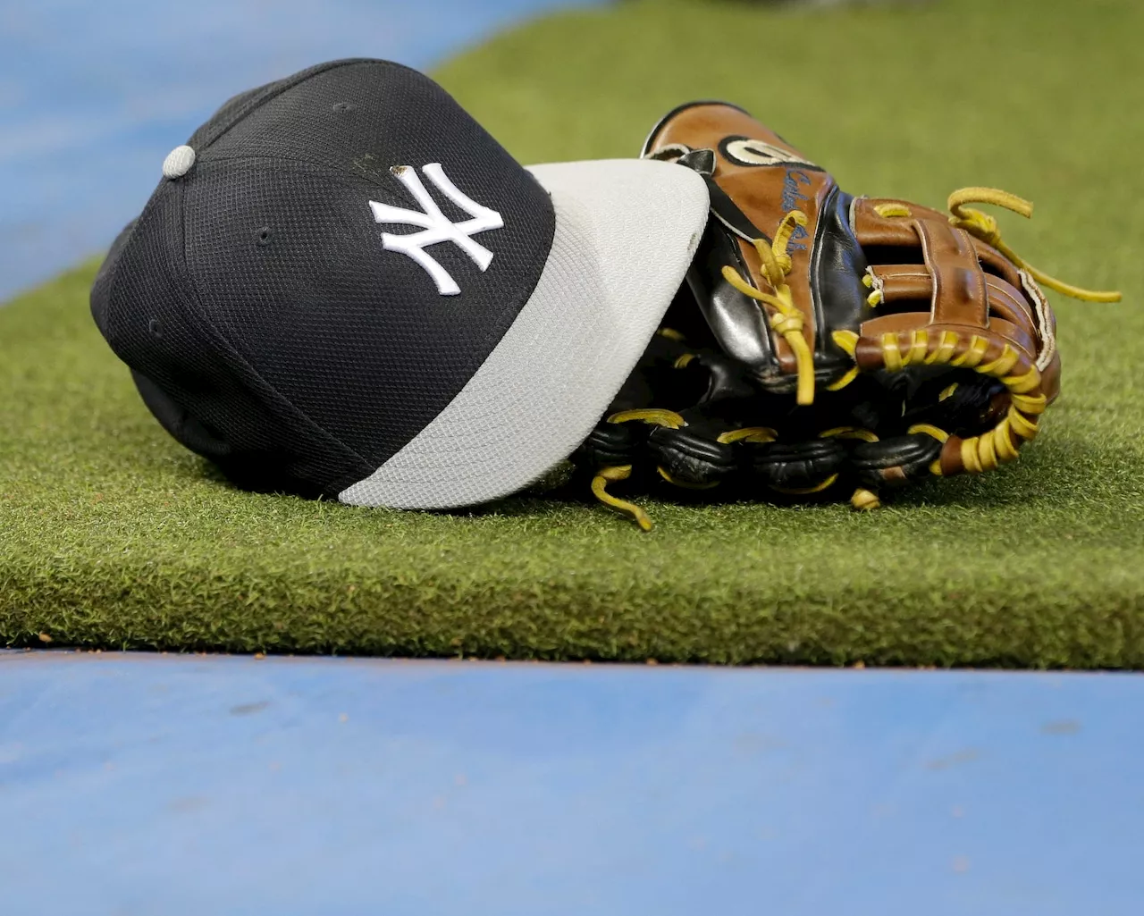 Yankees outfielder booed for ‘sleeping’ on play: ‘Should be cut immediately’