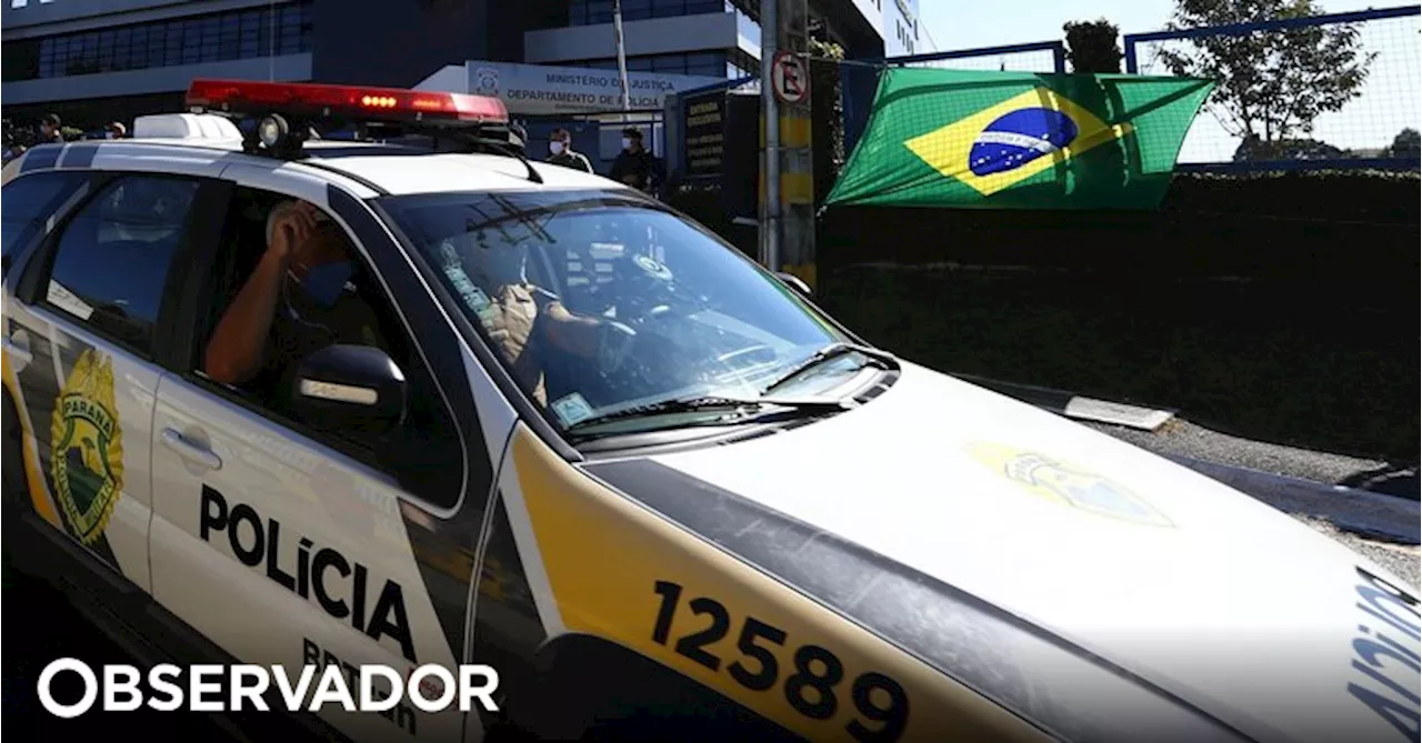 Acidente com autocarro turístico provoca dez mortos e 42 feridos em São Paulo