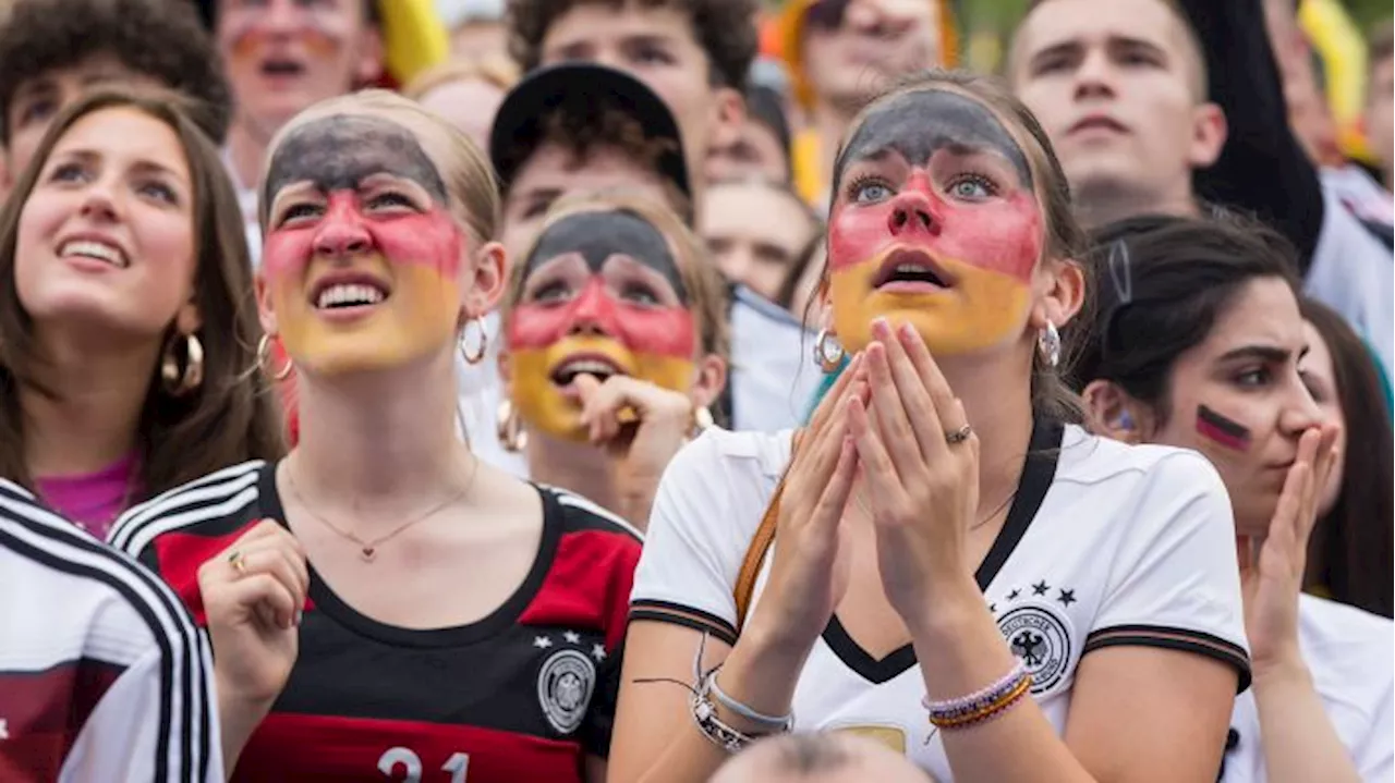 Deutsche Fans trauern nach Niederlage gegen Spanien