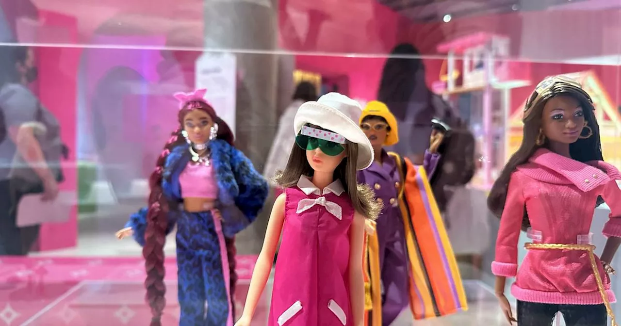 65 Jahre Barbie: Londoner Museum stellt Puppen zum Geburtstag aus​