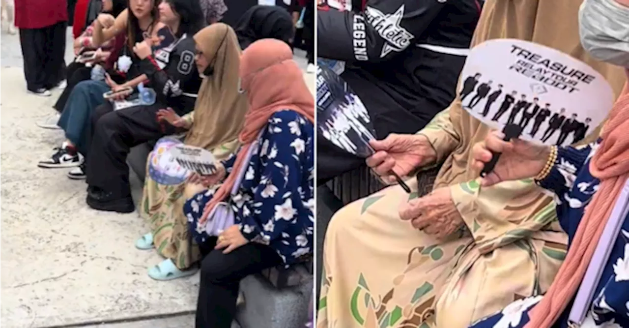 Two Mak Ciks Waiting Outside K-Pop Concert Is Like A Glimpse Into Every Stan's Future