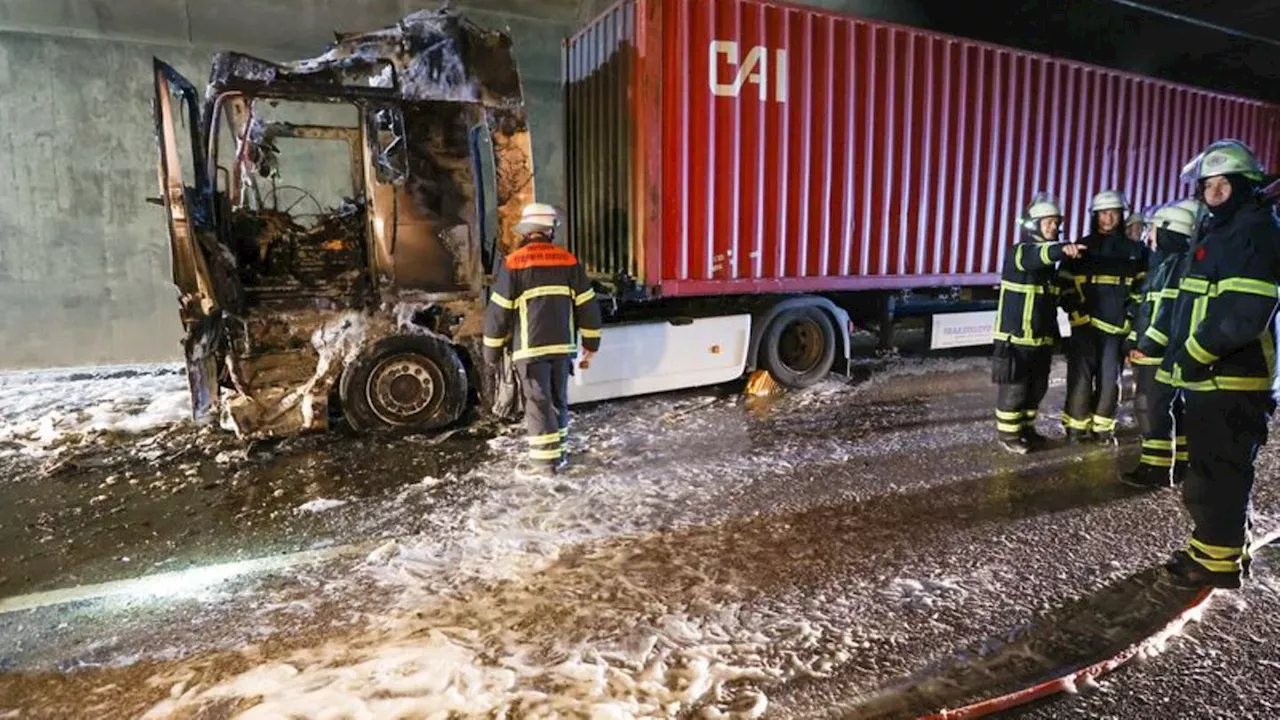 Verkehr: Brandschäden im Elbtunnel repariert - Alle sechs Spuren frei