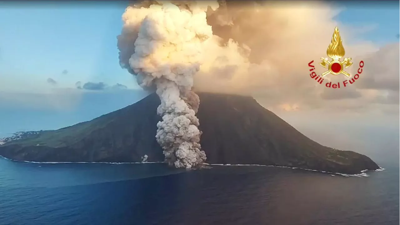 Italiens Vulkane brodeln: Stromboli kommt nicht zur Ruhe und Ätna spuckt Asche