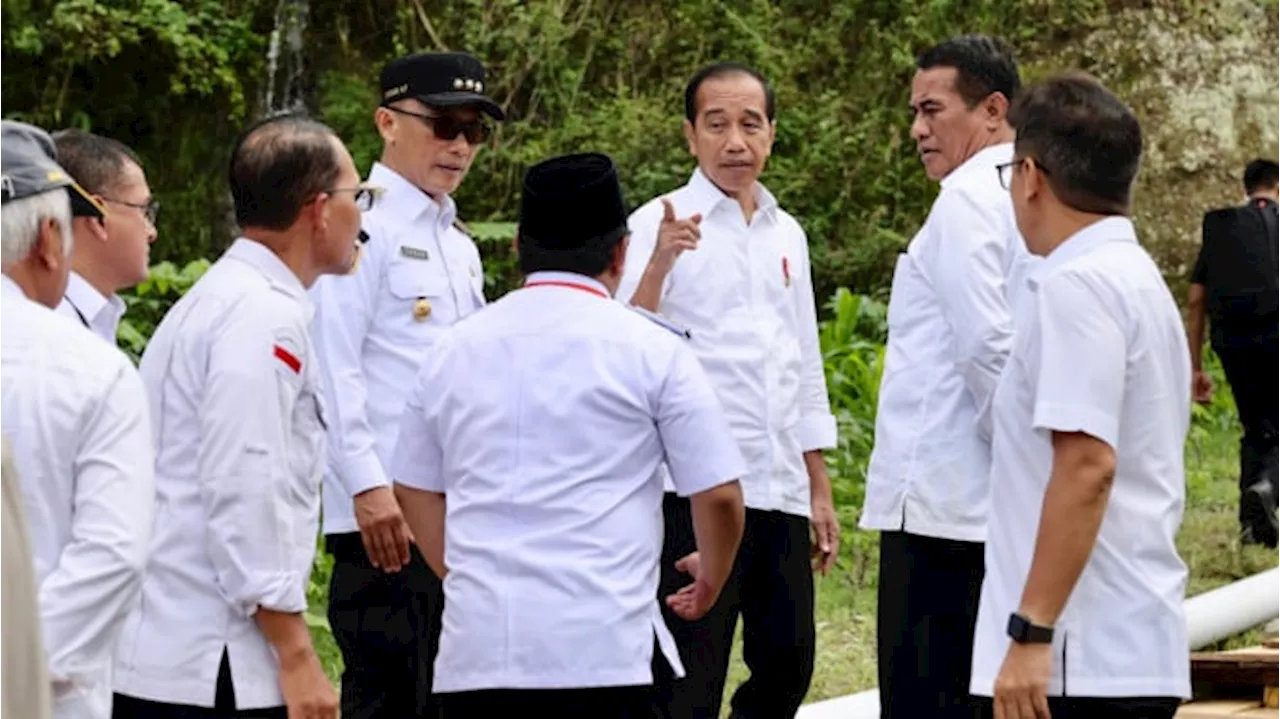 Bareng Mentan Salurkan Pompa untuk Petani di Sulsel, Jokowi: Tingkatkan Produksi Pangan