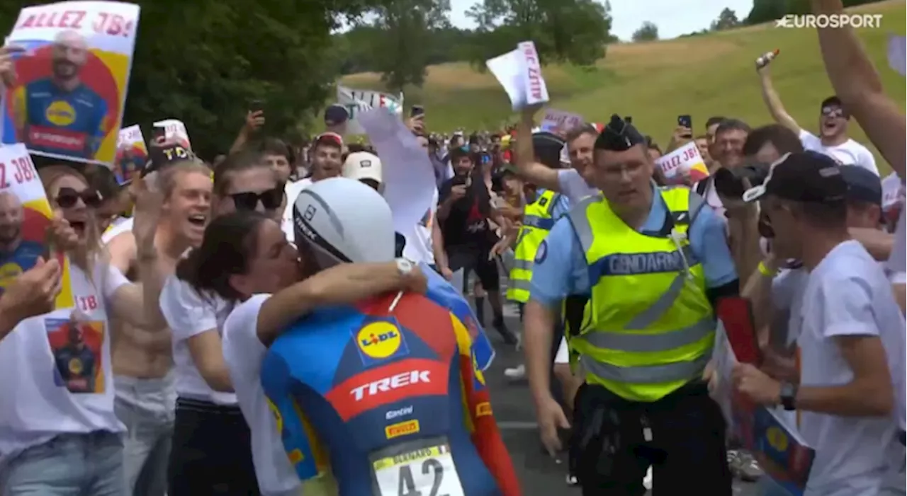 Cyclist fined after kissing his wife at Tour de France