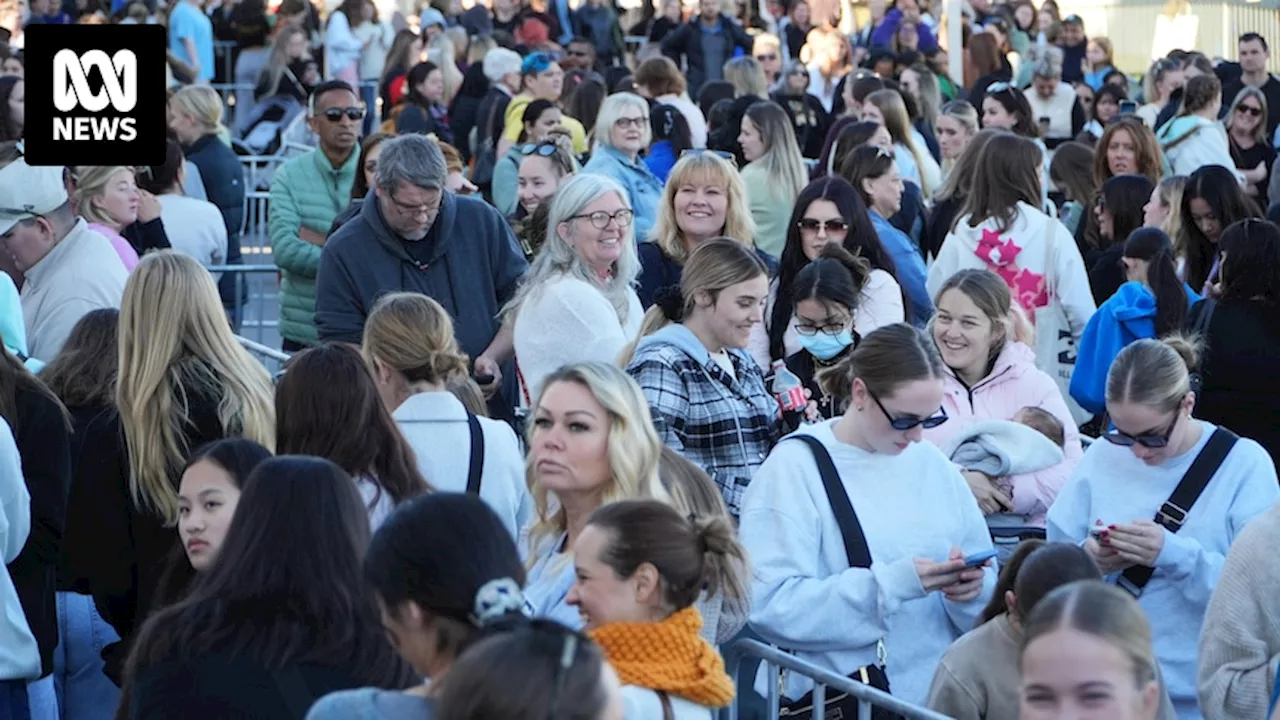 Perth clothing label to close down and more could follow, while thousands attend 'fast fashion' event