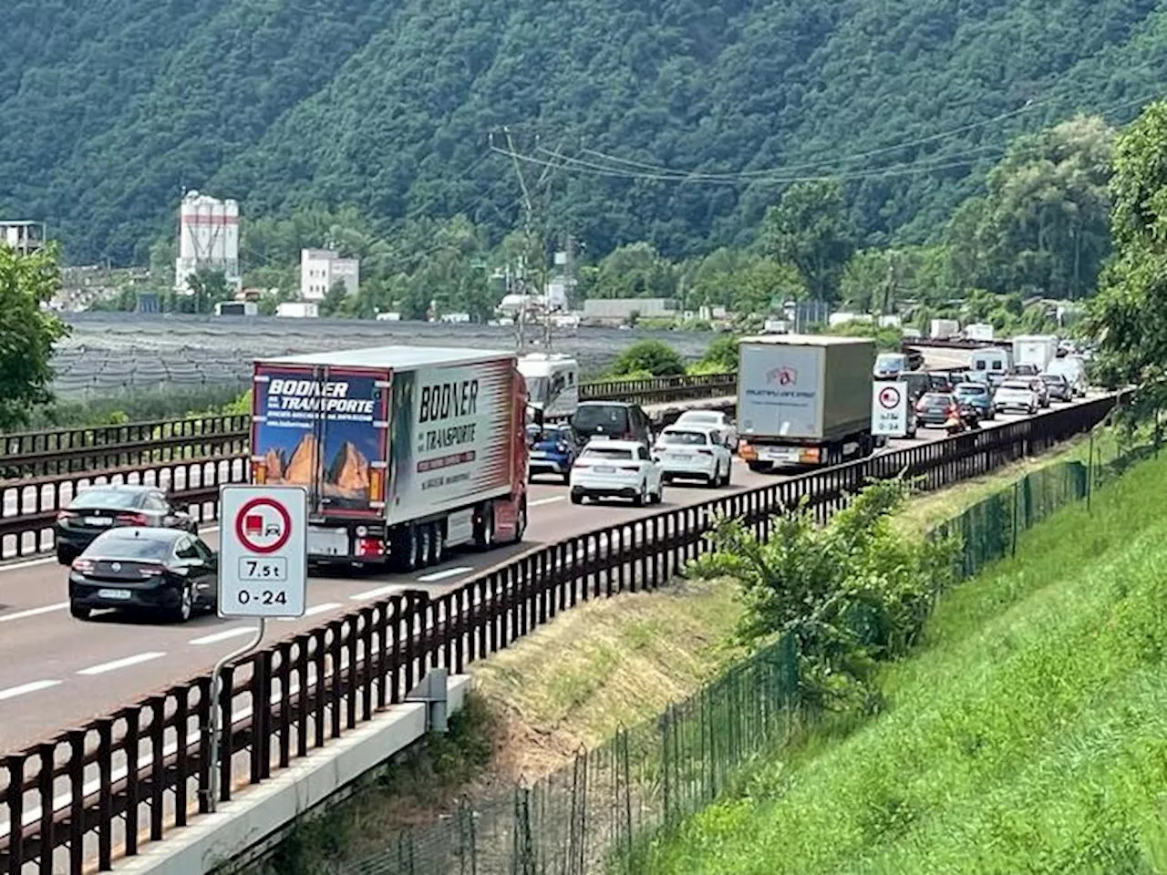 Divieto notturno per tir al Brennero, critiche anche da Baviera