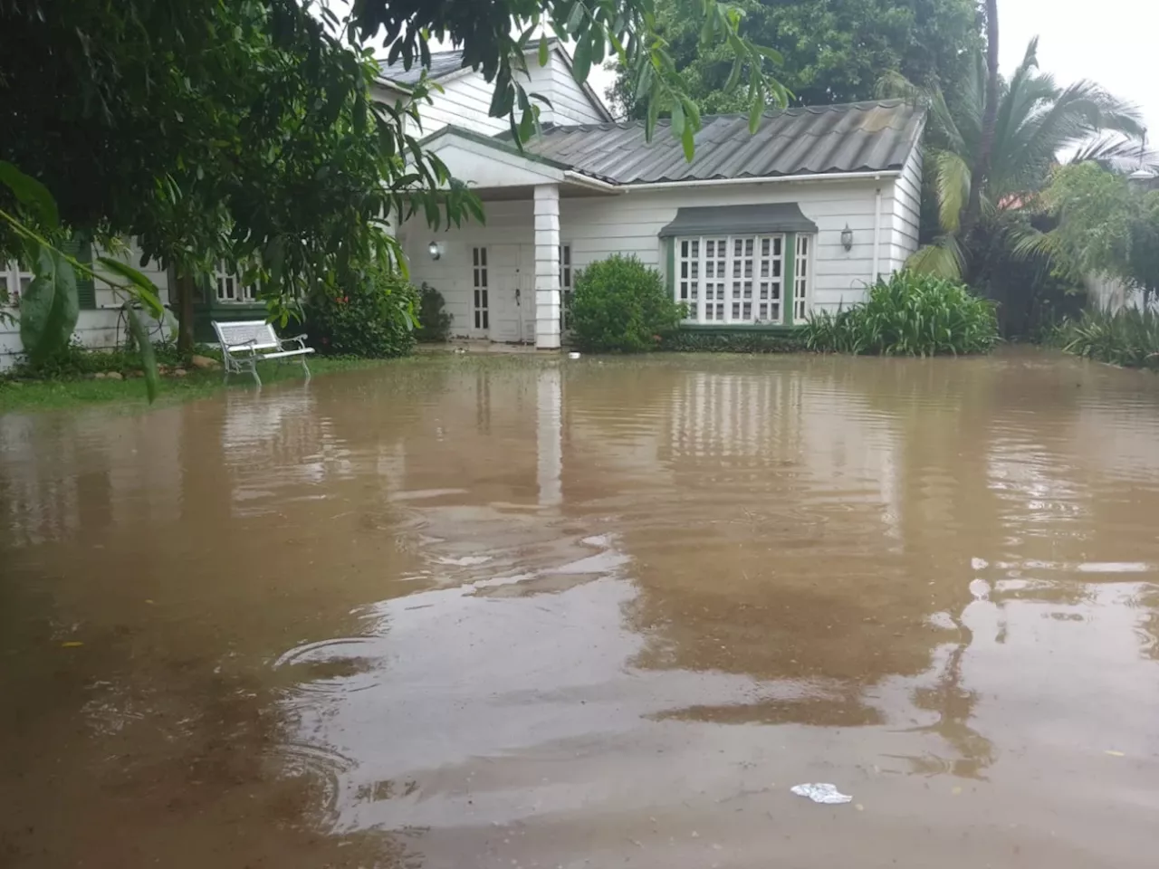 Graves emergencias por fuertes lluvias se registraron entre Barranquilla y Puerto Colombia