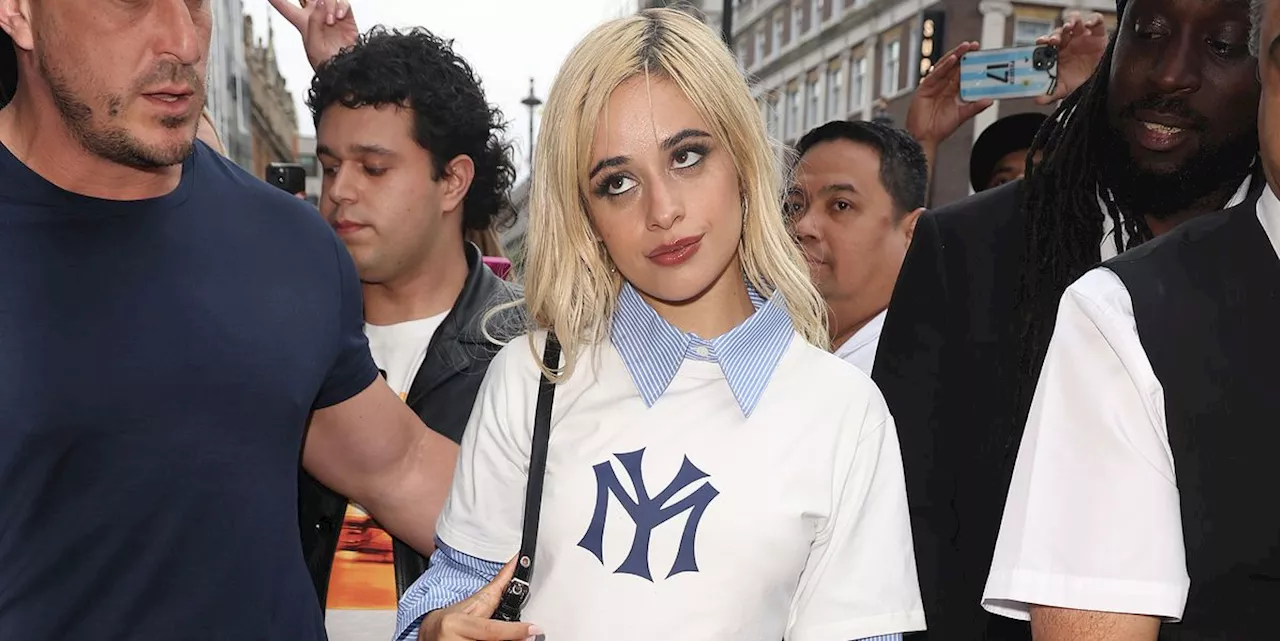 Come indossare la camicia in estate secondo Camila Cabello