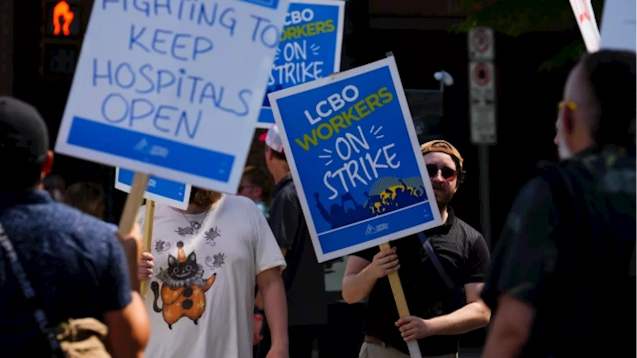 LCBO strike: workers rally in downtown Toronto