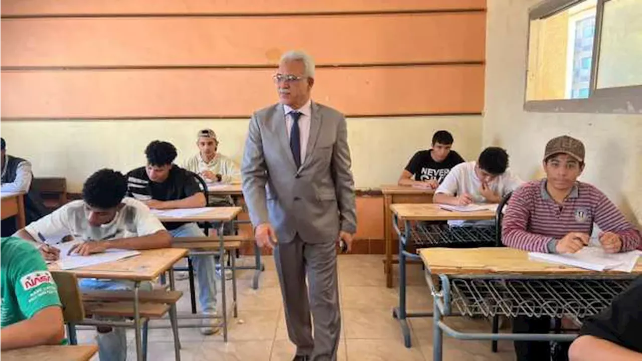 طلاب الثانوية العامة يؤدون امتحاني الكيمياء والجغرافيا اليوم