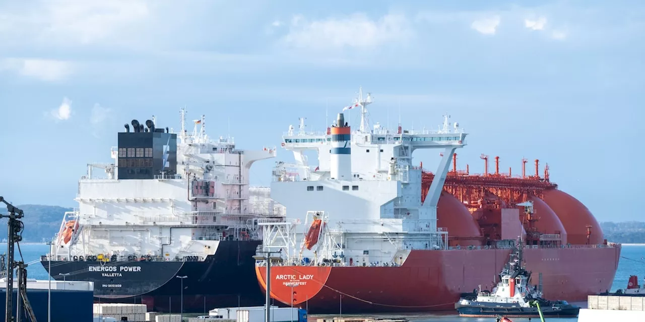 „Dreckige Lüge“: Letzte Generation protestiert gegen LNG-Terminal auf Rügen