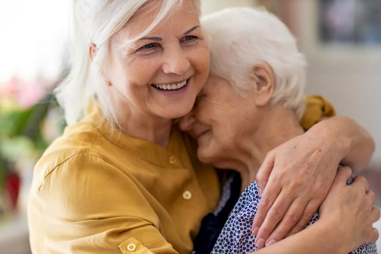 Alzheimer’s on mother’s side of the family could increase disease risk, study finds