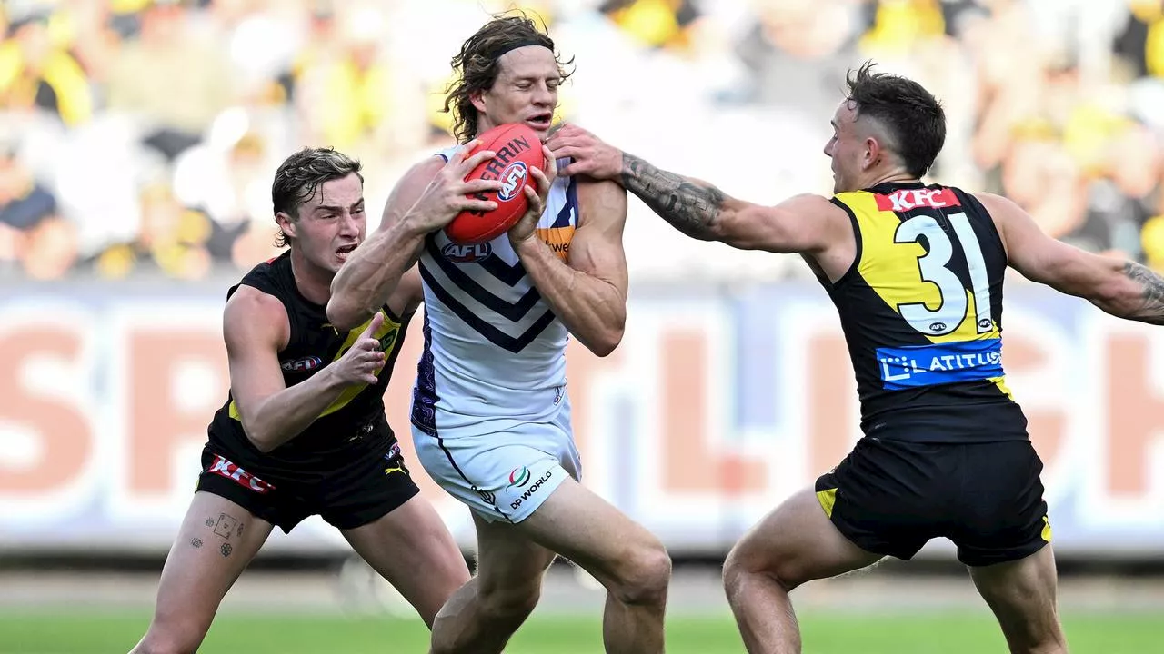 – Dusty-less Tigers face massive test against red-hot Freo in wet contest