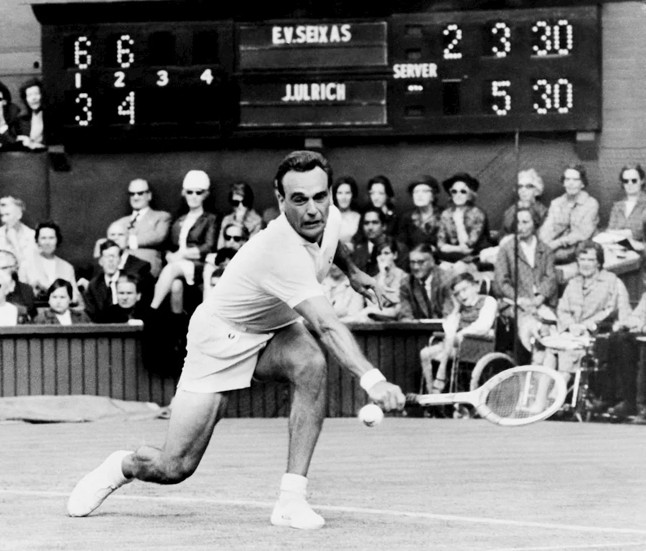 Vic Seixas, a Wimbledon champion and tennis Hall of Famer, dies at 100