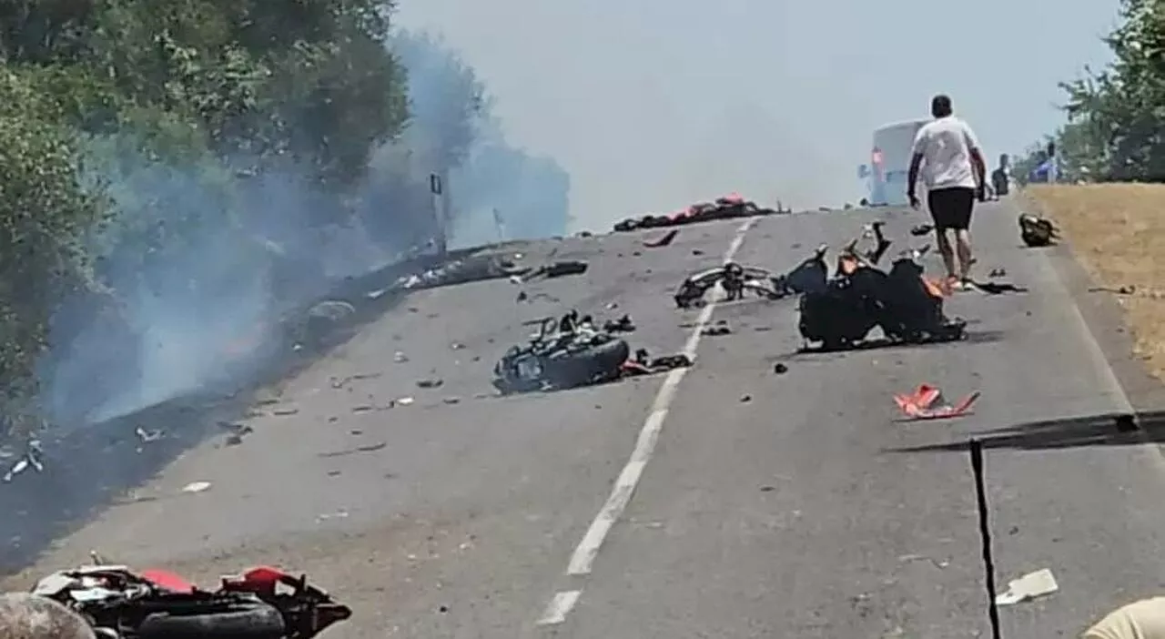 Incidente Paulilatino, scontro tra auto e moto, 3 morti e 2 feriti. Poi si scatena un gigantesco incendio