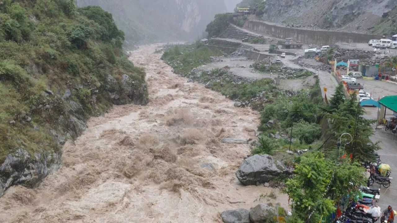 Uttarakhand Weather: मानसून बरपा रहा कहर, बदरीनाथ हाईवे पर बरसाती नाले उफान पर; आज भी भारी बारिश का रेड अलर्ट