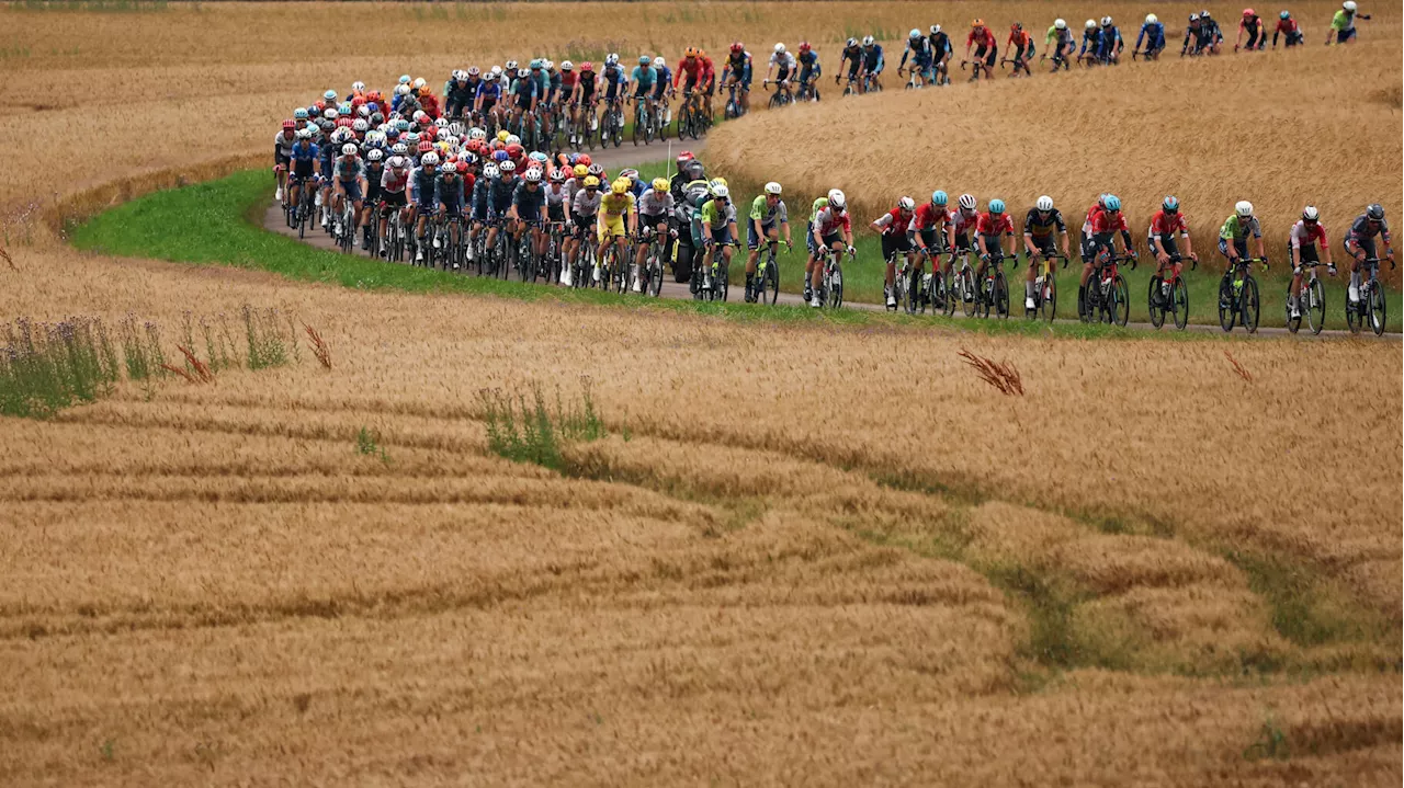 Tour de France : le bel hommage au général Charles de Gaulle lors de la 8e étape