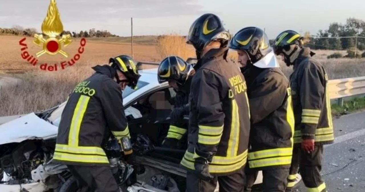 Oristano, scontro tra auto e moto: un inferno, 4 morti e maxi-incendio in tutta la zona