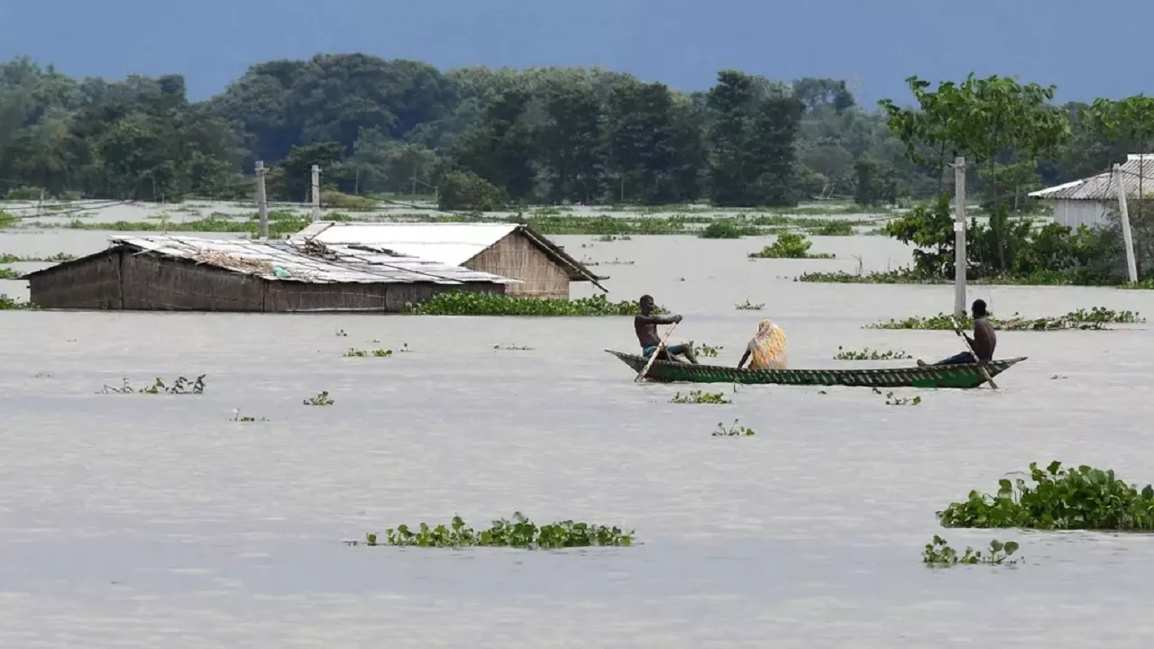 Assam Floods: असम में बाढ़ का कहर, 24 लाख से ज्यादा लोग प्रभावित, गृह मंत्री अमित शाह ने CM से की बात