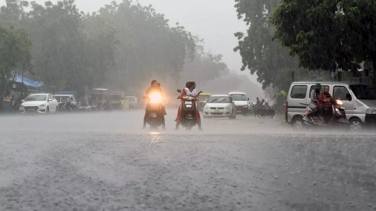 Heavy Rain Alert: उत्तराखंड समेत इन राज्यों में भारी बारिश का अलर्ट, जानें यूपी-बिहार में कैसा रहेगा मौसम