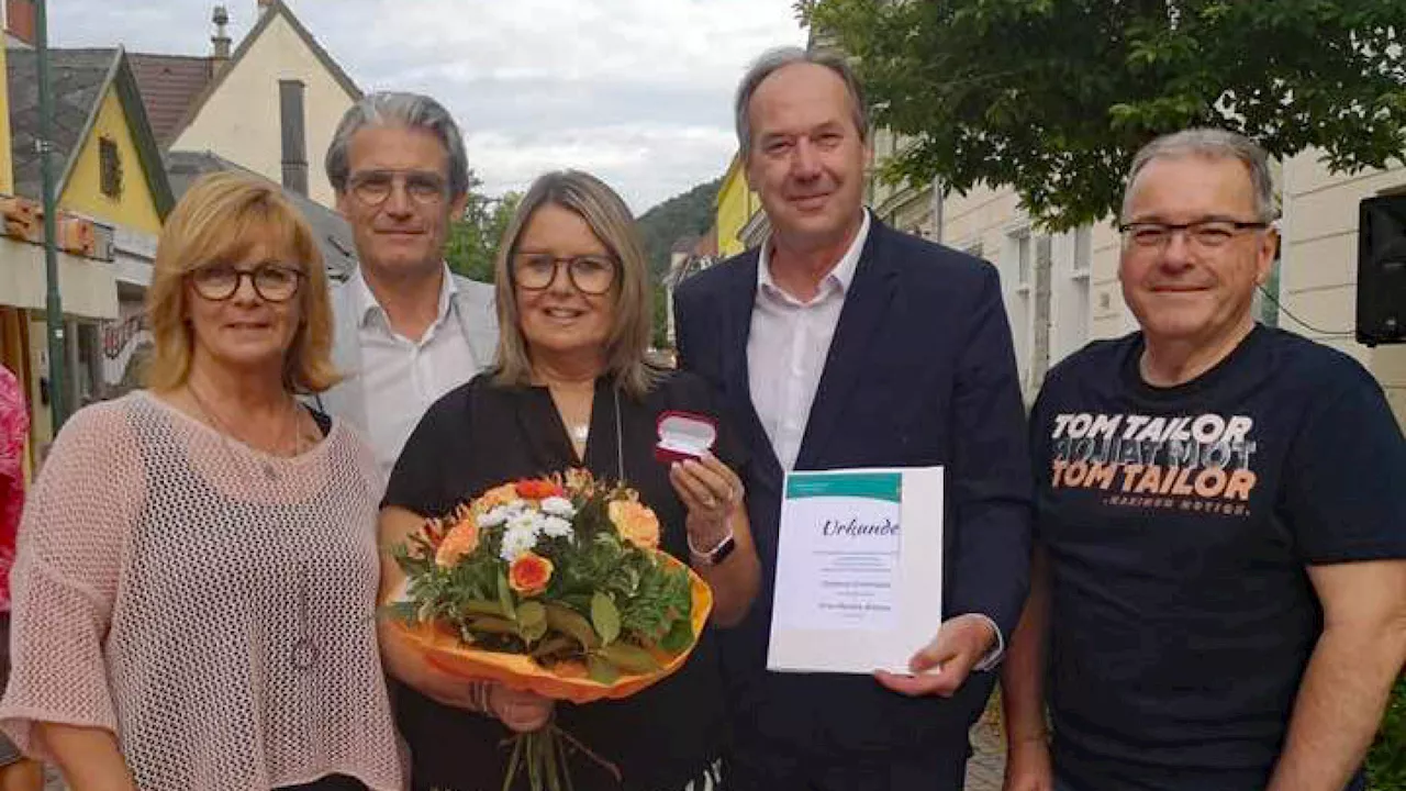 Goldene Ehrennadel für Berndorf Aktiv-Obfrau Monika Wallner