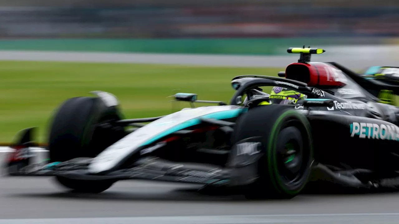 Mercedes snel in natte derde vrije training Silverstone • Later vandaag kwalificatie