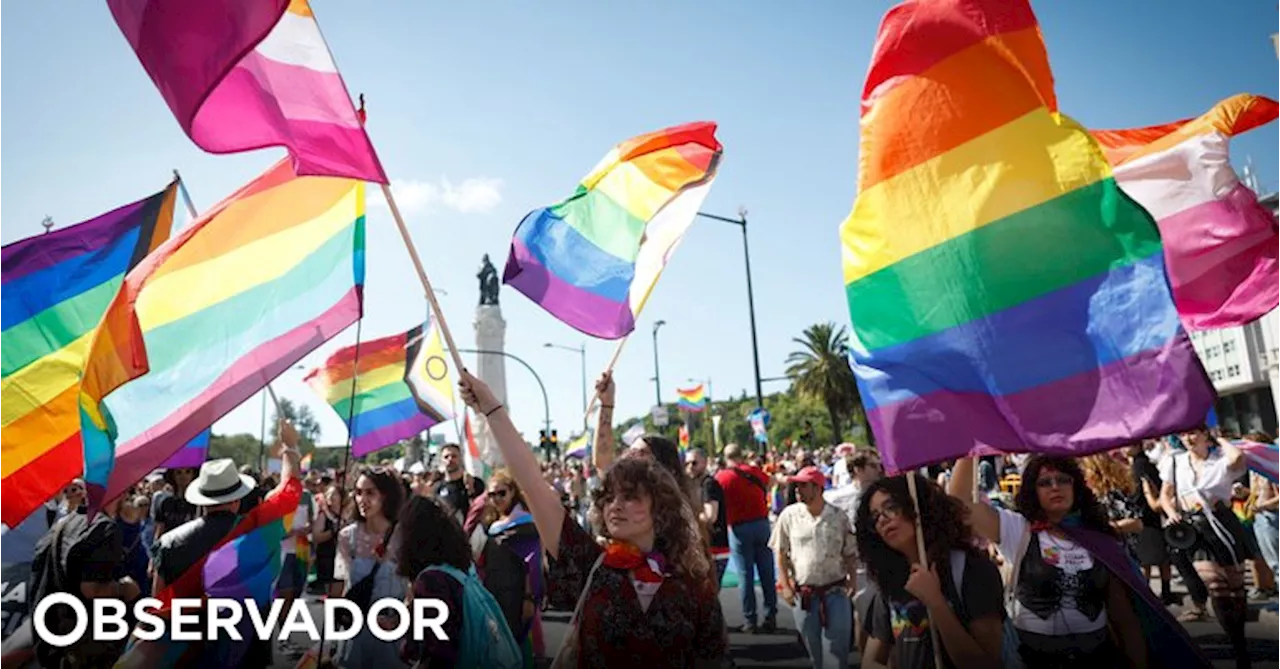 Marcha do orgulho LGBTI+ 'pinta' Avenida da Liberdade com as cores do arco-íris